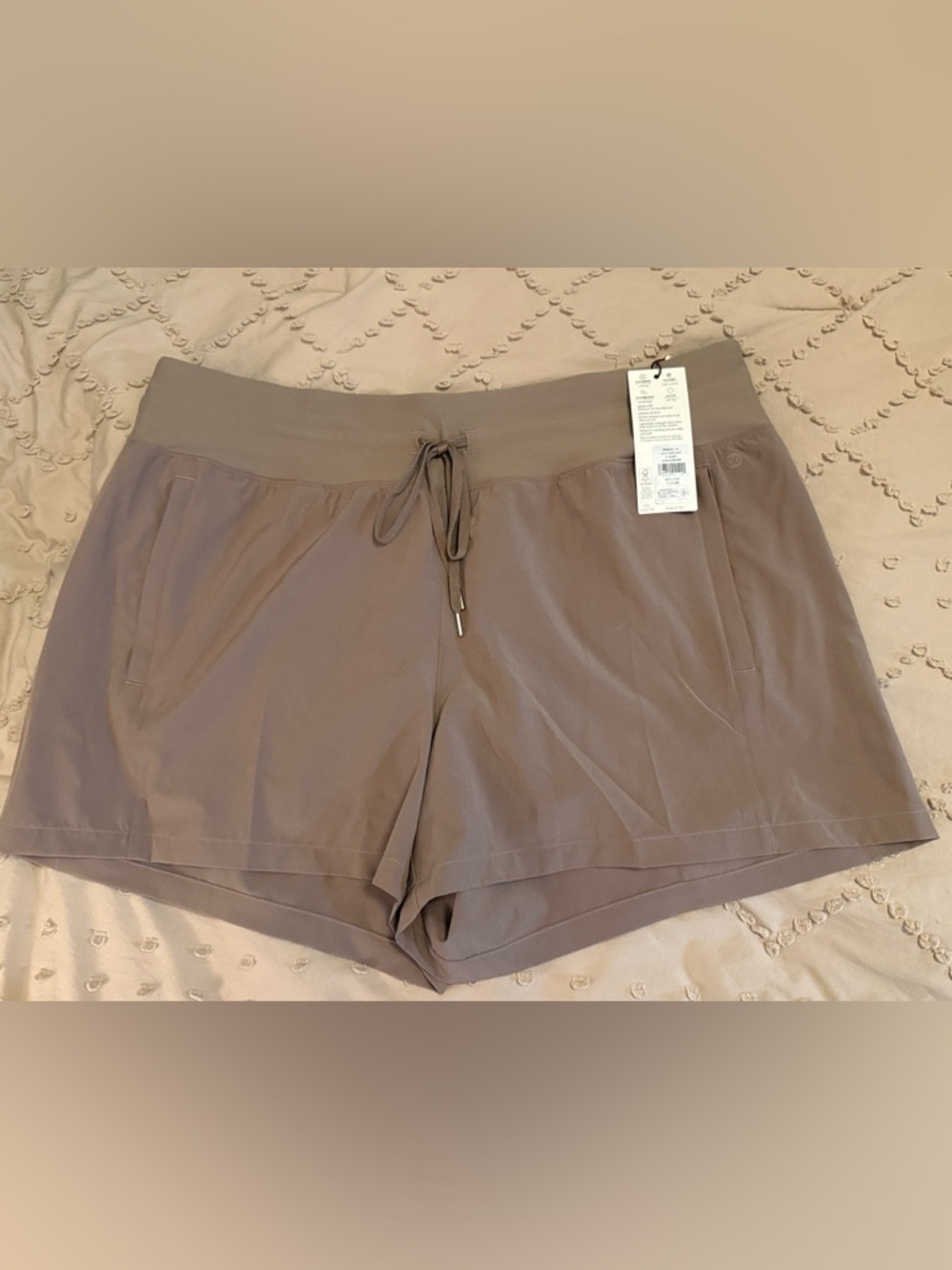 Nwt’s Calia truelight 4”short - size XL - suede brown